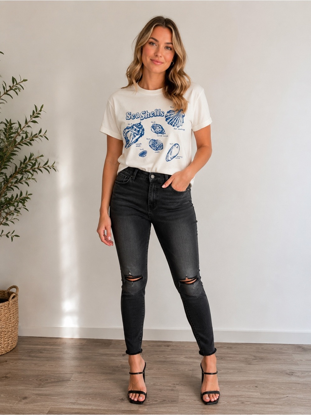 Universal Threads SeaShells Graphic Tee in Cream with Blue Print Sz Sm